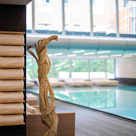 โรงแรมพูลแมน เบอลิน ชไวเซอร์ฮอฟ เบอร์ลิน ภายนอก รูปภาพ The swimming pool at the University of St Andrews