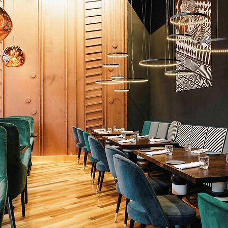 โรงแรมพูลแมน เบอลิน ชไวเซอร์ฮอฟ เบอร์ลิน ภายนอก รูปภาพ Restaurant interior