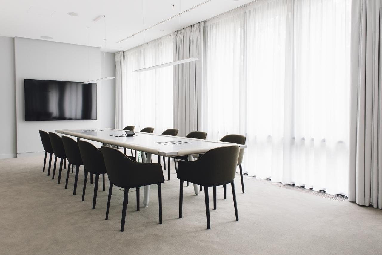 โรงแรมพูลแมน เบอลิน ชไวเซอร์ฮอฟ เบอร์ลิน ภายนอก รูปภาพ Meeting room