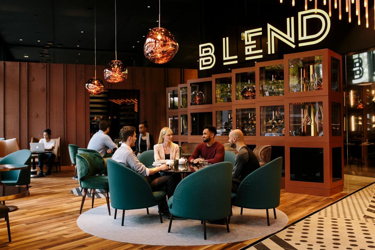 โรงแรมพูลแมน เบอลิน ชไวเซอร์ฮอฟ เบอร์ลิน ภายนอก รูปภาพ Blend