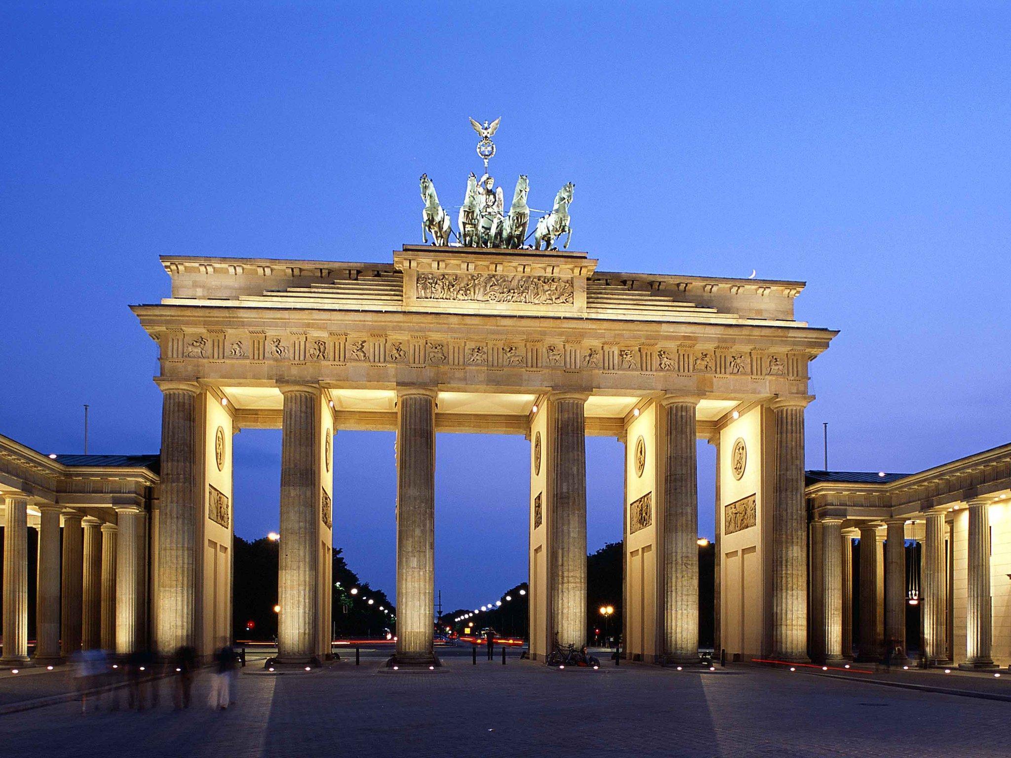 โรงแรมพูลแมน เบอลิน ชไวเซอร์ฮอฟ เบอร์ลิน ภายนอก รูปภาพ Brandenburger Tor