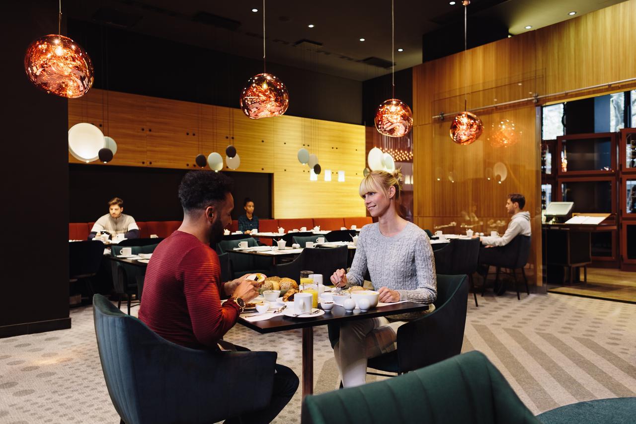 โรงแรมพูลแมน เบอลิน ชไวเซอร์ฮอฟ เบอร์ลิน ภายนอก รูปภาพ The restaurant