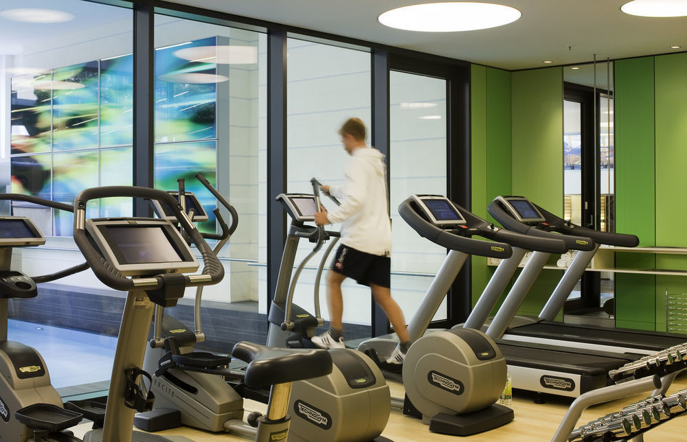 โรงแรมพูลแมน เบอลิน ชไวเซอร์ฮอฟ เบอร์ลิน ภายนอก รูปภาพ A gym at the InterContinental London The O2