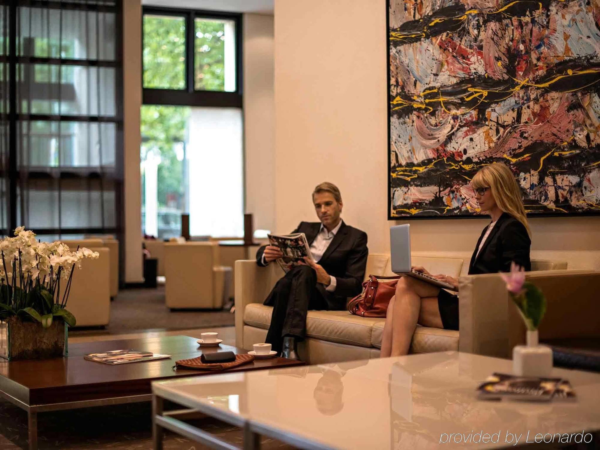 โรงแรมพูลแมน เบอลิน ชไวเซอร์ฮอฟ เบอร์ลิน ภายนอก รูปภาพ Lobby