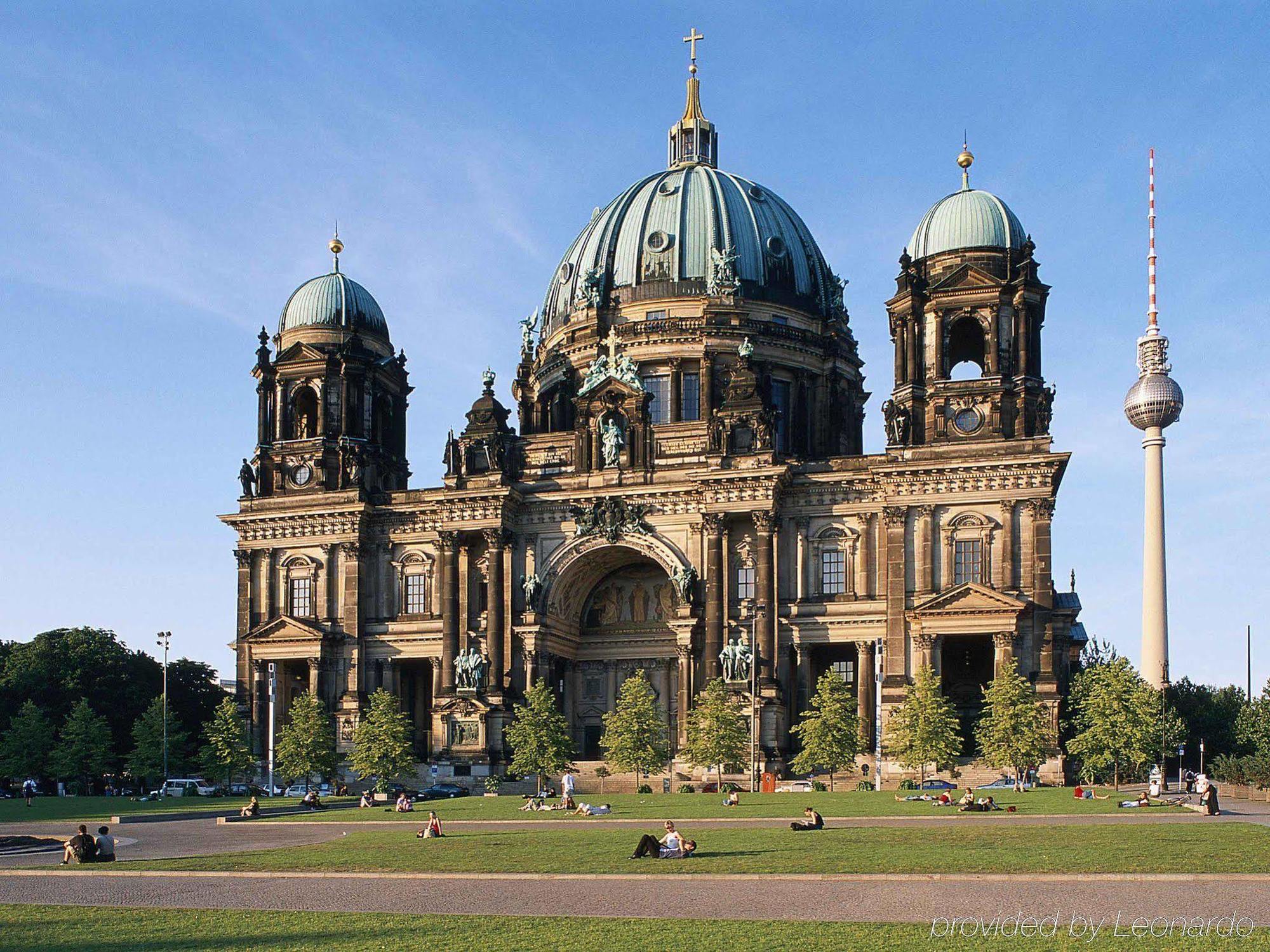 โรงแรมพูลแมน เบอลิน ชไวเซอร์ฮอฟ เบอร์ลิน ภายนอก รูปภาพ Berlin Cathedral