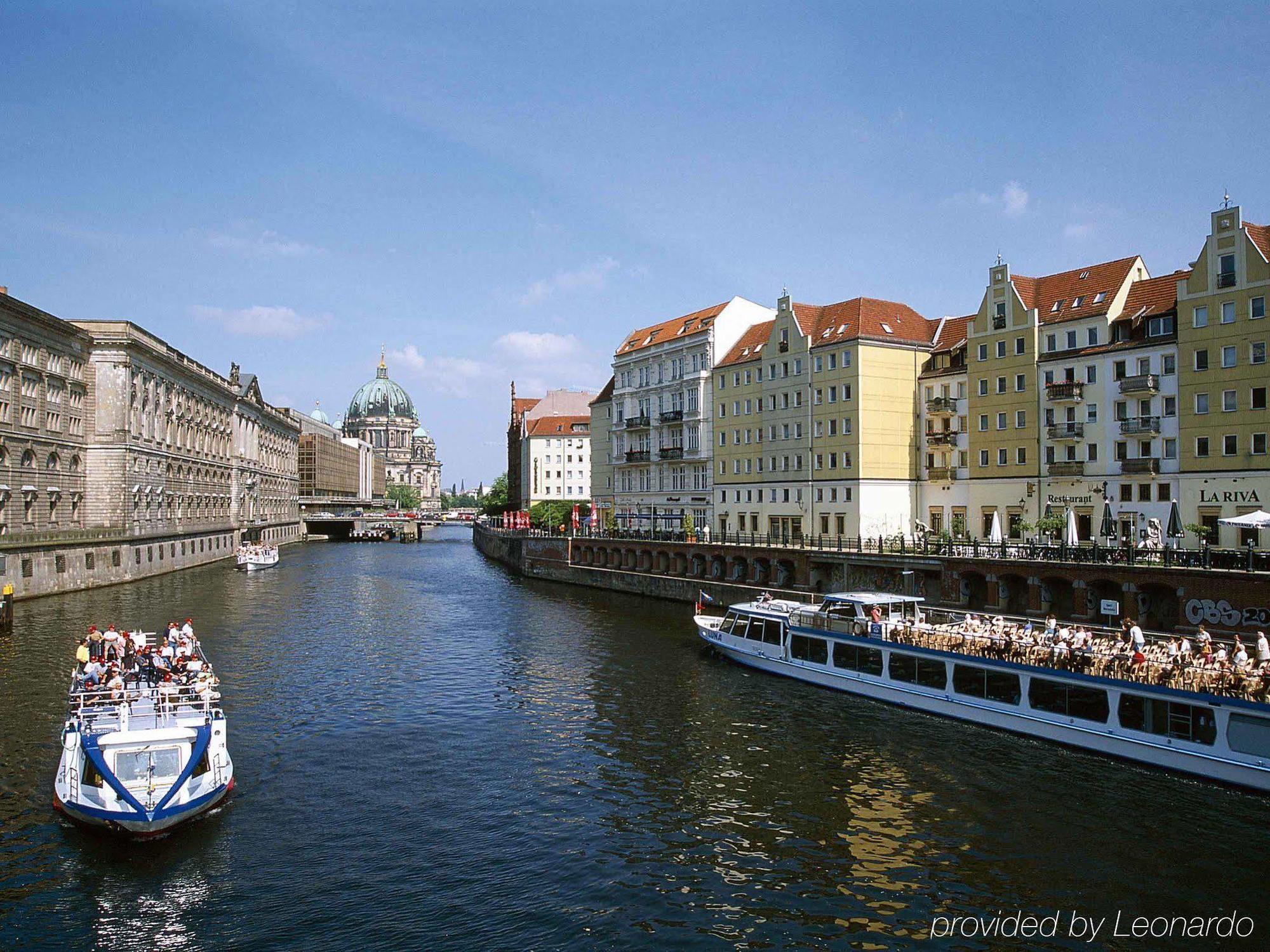 โรงแรมพูลแมน เบอลิน ชไวเซอร์ฮอฟ เบอร์ลิน ภายนอก รูปภาพ The Isar in Munich