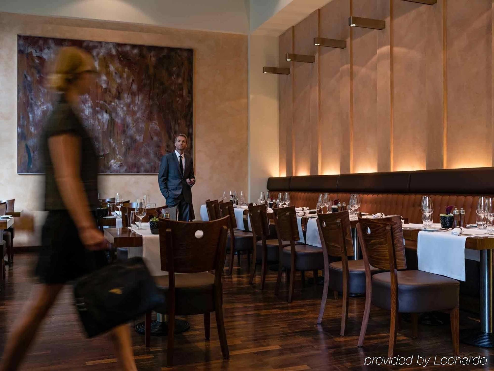 โรงแรมพูลแมน เบอลิน ชไวเซอร์ฮอฟ เบอร์ลิน ภายนอก รูปภาพ Restaurant