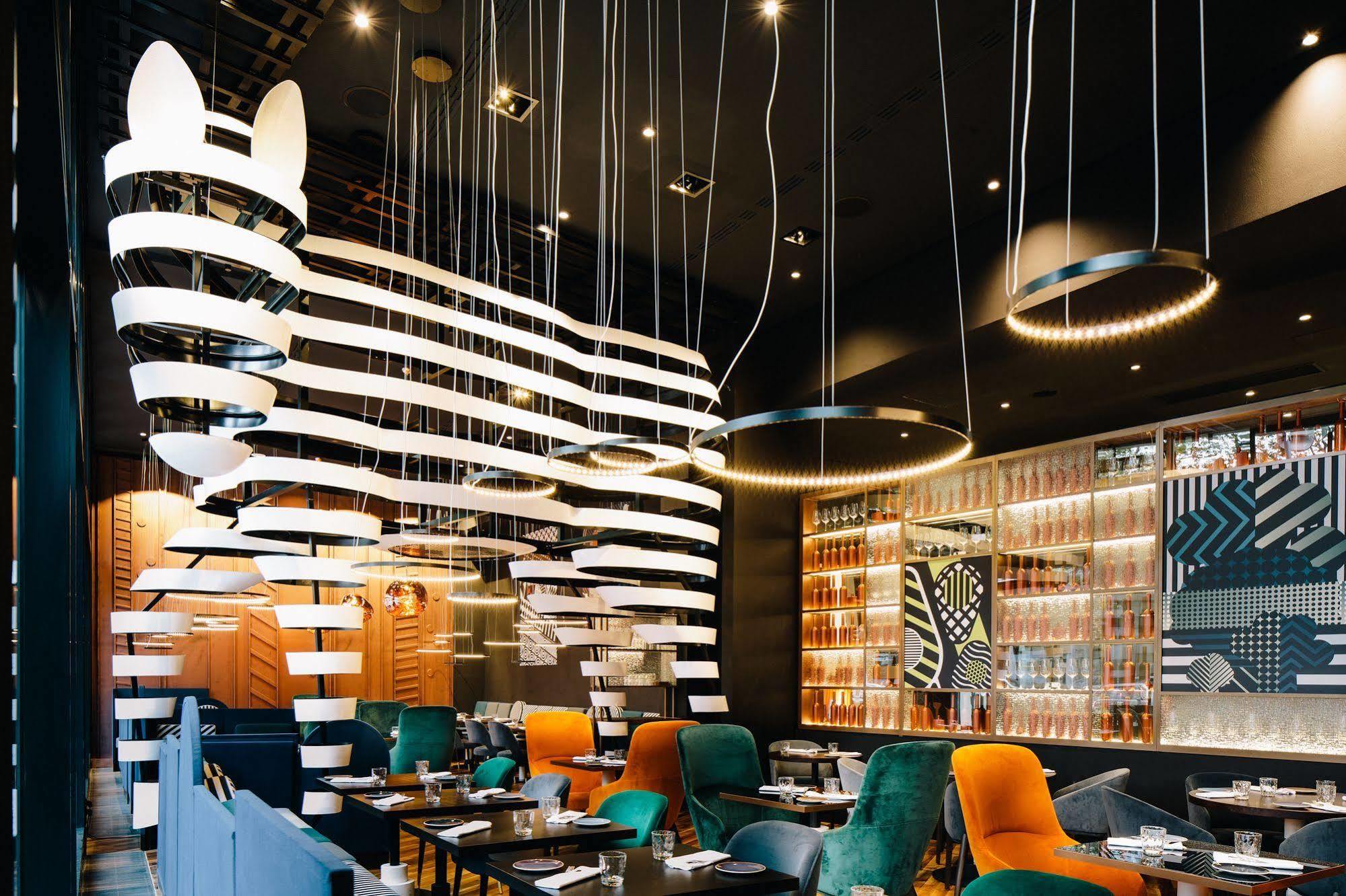 โรงแรมพูลแมน เบอลิน ชไวเซอร์ฮอฟ เบอร์ลิน ภายนอก รูปภาพ Restaurant interior